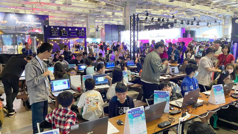 以賽代訓能讓孩子學習時更有目標，也能藉由過程、結果得知成效。（圖／AI素養盃比賽現場／翻攝呂奎漢臉書）