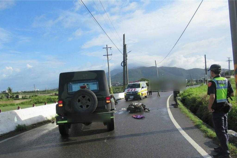 屏東車城今天上午發生軍車與機車對撞事故,32歲陳姓女騎士送醫急救後,仍在傍晚6時許宣告不治。(圖/警方提供)