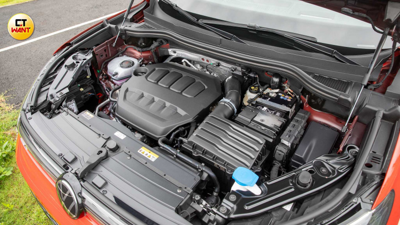 430 TSI R-Line Performance搭載2.0升四缸渦輪增壓引擎，可輸出265匹最大馬力與40.8公斤米最大扭力。（圖╱劉耿豪攝）