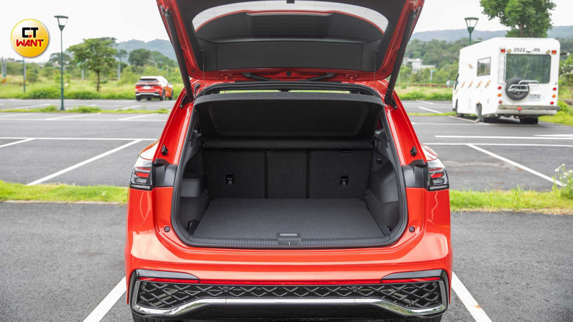 行李廂容積為652公升，比前代增加了37公升。（圖╱劉耿豪攝）