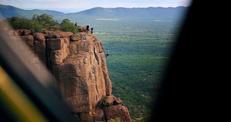 Defender Trophy 挑戰賽的參賽者將面對重重關卡，以及一系列心理與體能挑戰，透過對智慧、意志力與團隊合作的獨特考驗，迎接史詩般的探險旅程。（圖／Defender提供）