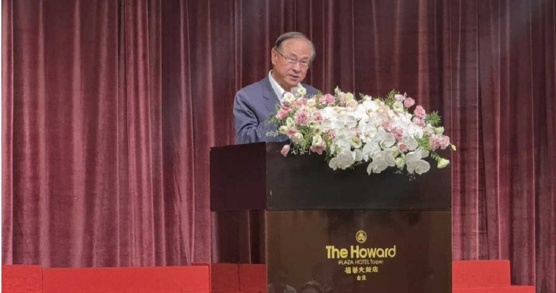 北市公車聯營管理委員會主委李博文表示，未來雙北搭公車可使用手機掃碼支付，是公車票證的重大改革，並肯定雙北市府的政策指示。（圖／徐佑昇攝）