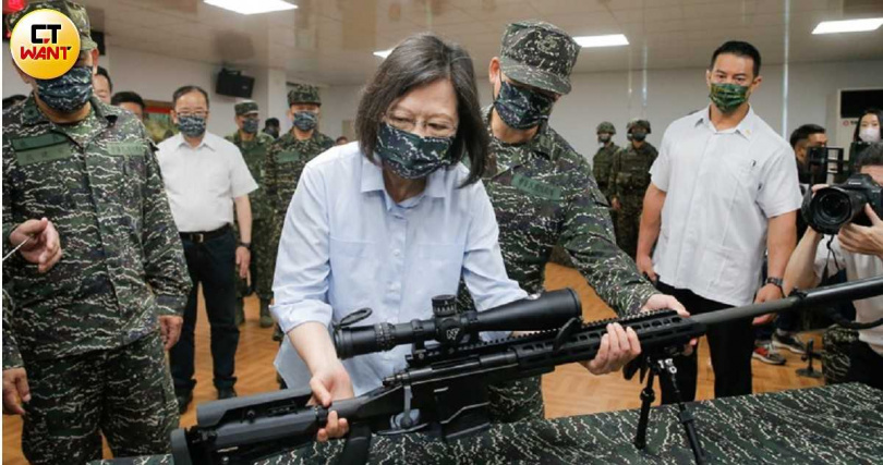 由前總統蔡英文（圖中）主導的想想論壇關心台灣維持軍備實力的狀況。（圖／黃耀徵攝）