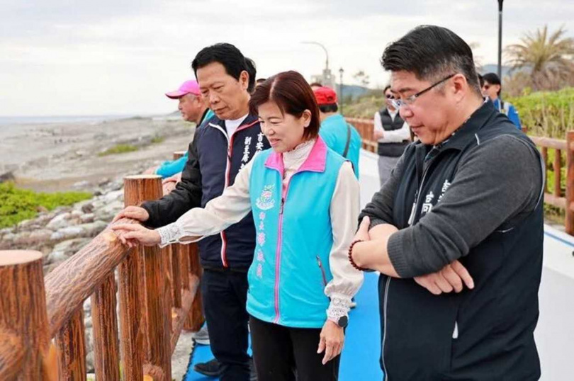 國民黨花蓮縣黨部已建請黨中央提名現任吉安鄉長游淑貞（右2）參戰年底花蓮縣長。（圖／翻攝自游淑貞臉書）