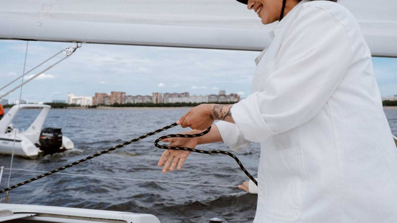 原PO自己是「跑船仔」，22歲時就簽約買下了高雄的房子，並認為買房讓自己之後工作時更有動力。（示意圖，非新聞當事人／取自Pexels）