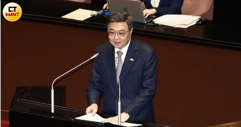 閣揆卓榮泰(圖)預告下周四政院院會後記者會會講述「成長津貼」發放詳情。(圖/方萬民攝)