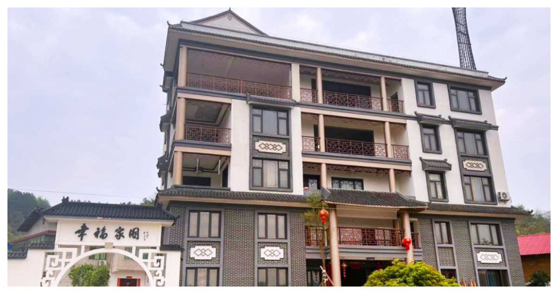 功成名就的彭海英在湖南家鄉蓋了一棟獨棟豪宅，讓全家人都能一起住進新房子。（圖／生麗國際提供。）