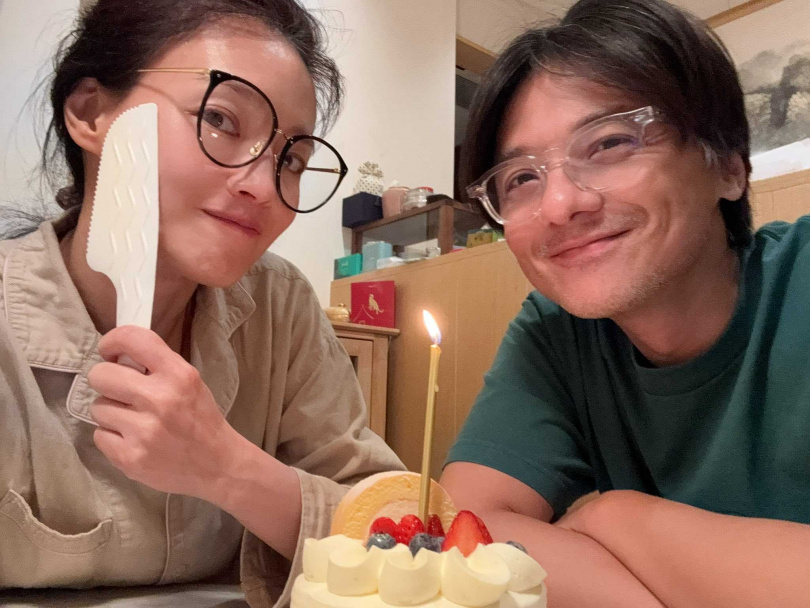 舒淇罕見放閃老公馮德倫（右）。（圖／舒淇臉書）