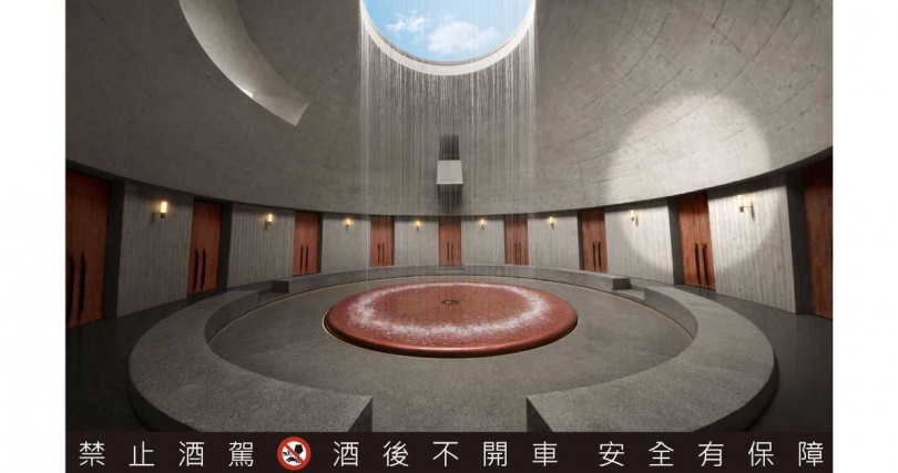 酒廠內五間地下品酒室依次排開，中間可見層疊的水色景觀，傾流而下，扣合疊川酒廠以二元性貫穿設計，在天與地、水與山之間達到巧奪天工的平衡。（圖／保樂力加提供）