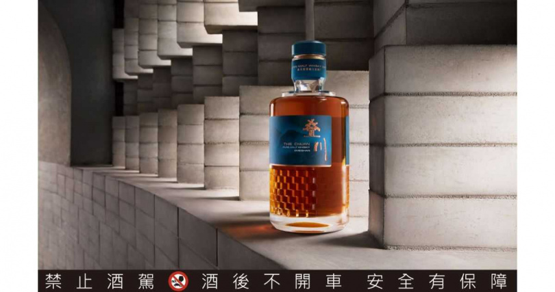 盡顯東方禪意的層疊韻味，使「疊川純麥威士忌」於2024年首度參加國際烈酒競賽International Spirits Challenge，即獲得金獎肯定。（圖／保樂力加提供）