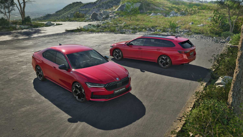 全新Superb SportPlus無論斜背或 Combi 車型,皆標配 SportLine 專屬外觀套件,包含葉子板銘牌、黑化水箱護罩、後視鏡蓋、前後保險桿飾條、側裙、窗框、大型黑色尾翼與車尾銘字,全面釋放視覺張力與運動氣息。(圖/Skoda提供)