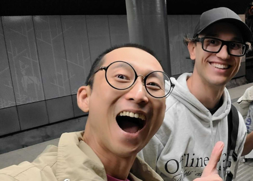 浩子在匈牙利遇到交通意外，幸好遇到好心路人指點，才順利找到方向。（圖／時代創藝提供）