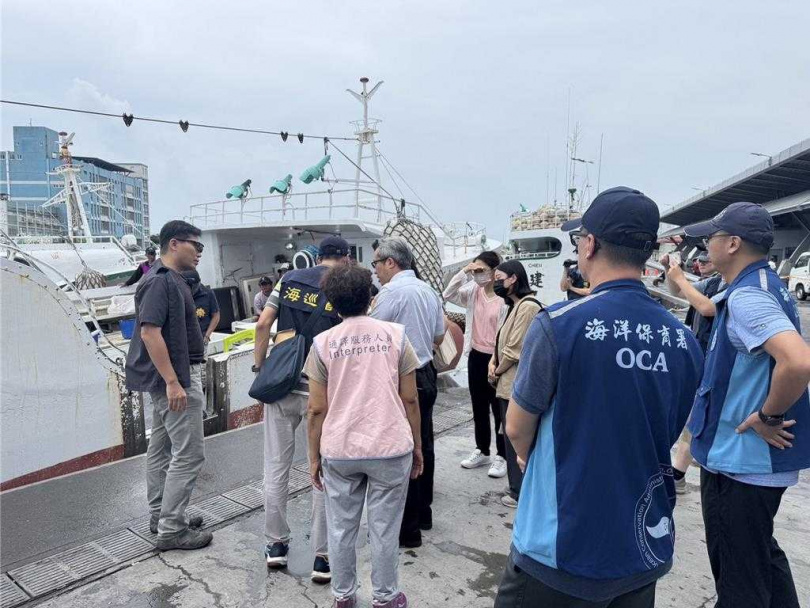 印尼籍船員依船長指示宰殺海豚，遭檢方處以緩起訴並各罰6萬元。（圖／屏東地檢署提供）