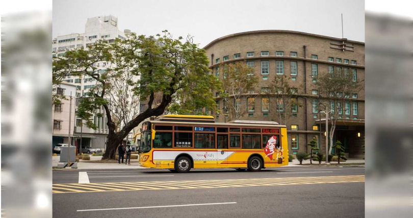 在較熱鬧的區段（如新民路口），都會看見裝置藝術或可供民眾方便使用的公共設施。（圖／高靜玉攝）