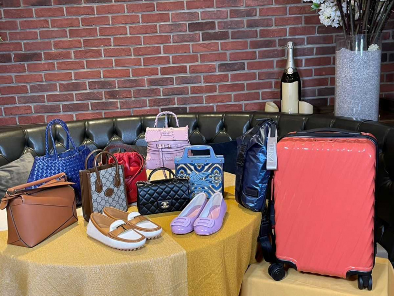禮客週年慶熱鬧登場，強打單筆5,000送500、單筆消費1,000元抽TUMI精品旅行箱，超過100個品牌以「到禮客尋寶 驚喜開箱」為主題，推出限量優惠商品。（圖片提供／禮客）