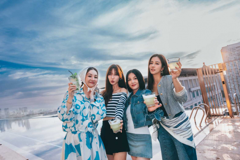 曾莞婷、苗可麗、花花及周曉涵共同主持《驚奇旅明星》，首播收視告捷。（圖／東森綜合台提供）