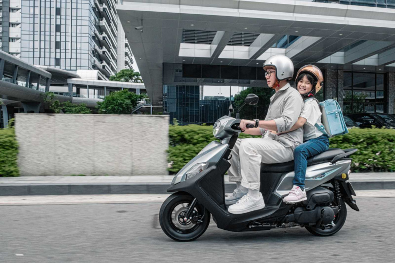 政府先發1萬，三陽後援加碼，再享貨物稅優惠，政府普發現金，全新迪爵再加碼12,000元購車金，迪爵汰舊最高補助27,800元。（圖片提供／三陽）