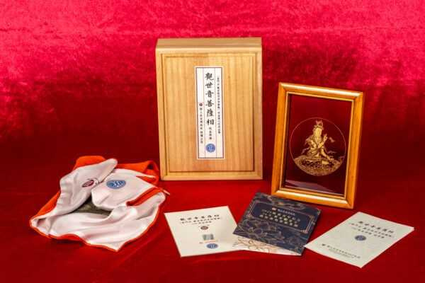 作品以明代宮廷《普門品》為原典，融合蒔繪、丹後縐綢與西陣織工藝。（圖／出品團隊）