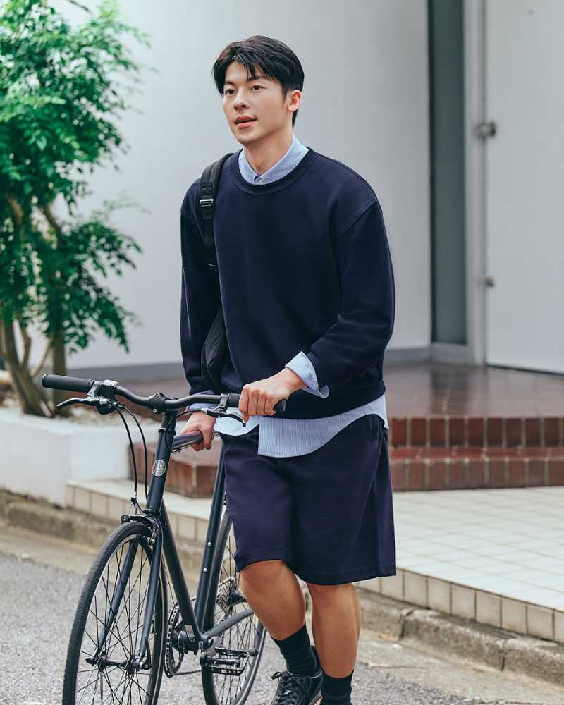 UNIQLO:C寬版休閒上衣/感謝價格790元(圖/品牌提供)