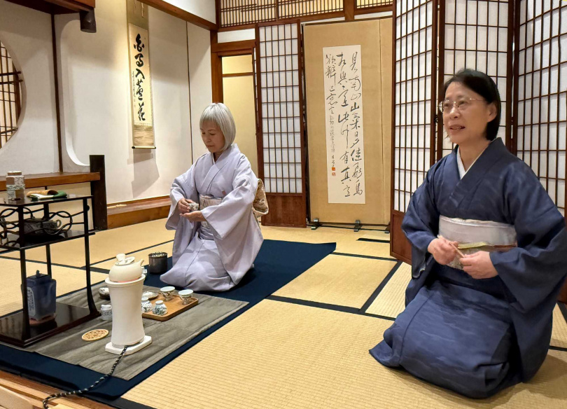 煎茶道方円流由賴蕙園家元師範親自帶領演繹茶席。（圖／吳德亮攝影）