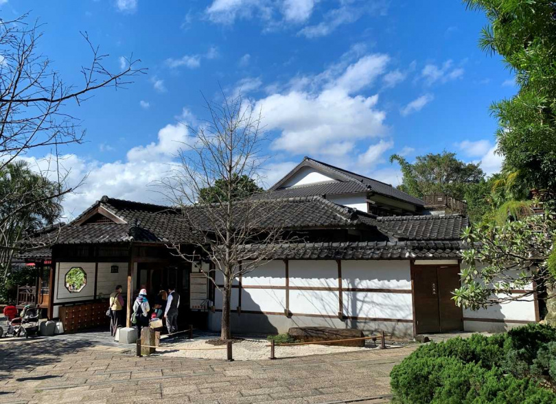 北投文物館週日迎來難得的好天氣。（圖／吳德亮攝影）