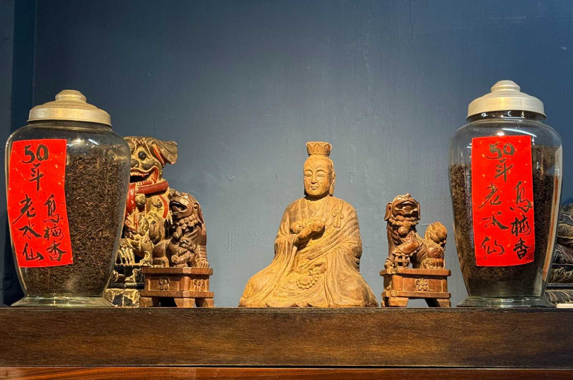 「囍笑順」也收藏了許多台灣老茶。（圖／吳德亮攝影）