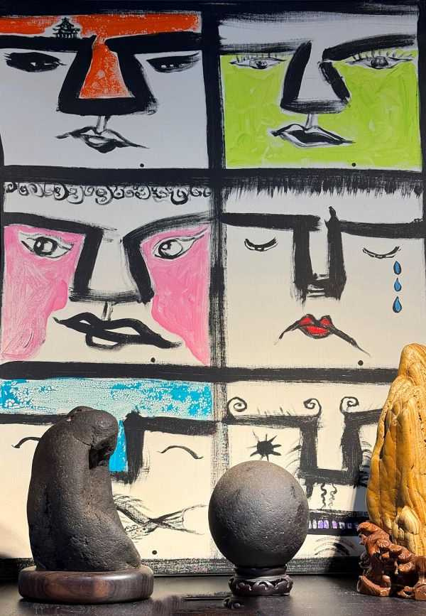 許效舜創作類似普普藝術大師安迪沃荷重現自畫像的彩色作品。（圖／吳德亮攝影）