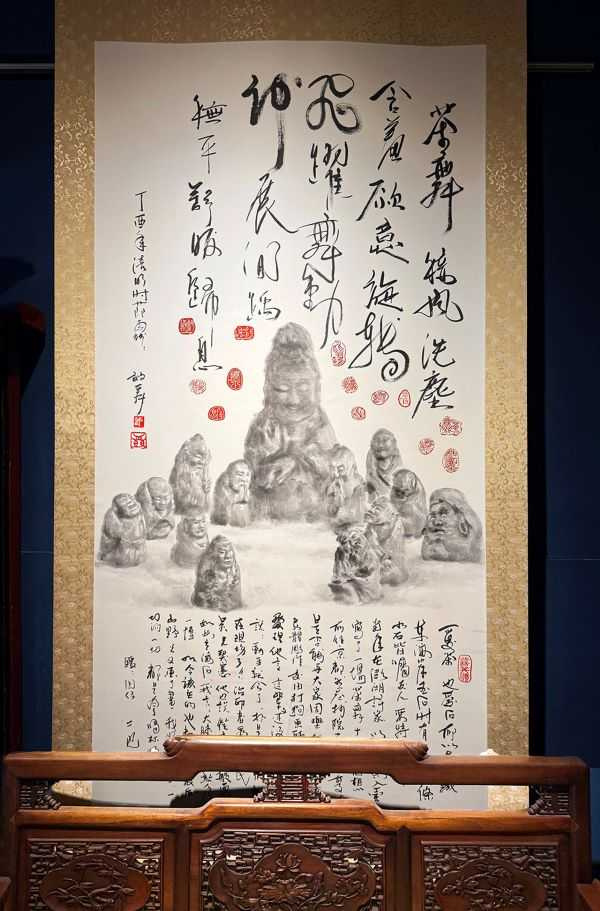 許效舜將收藏的奇石一一繪出並加上手指書寫題詩與跋。（圖／吳德亮攝影）