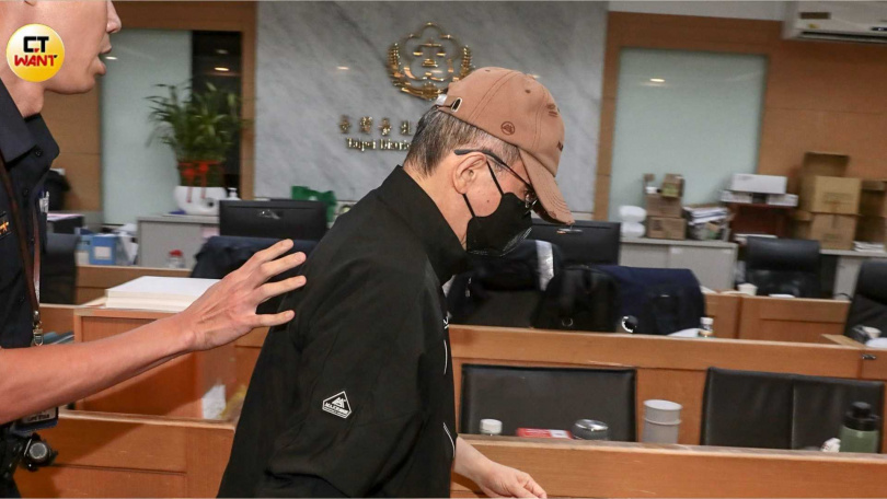 張國政獲1000萬元交保。(圖/周志龍攝)
