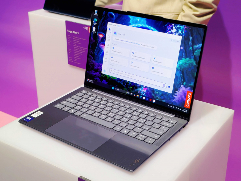 Yoga Slim 7 Aura Edition。（圖／廖梓翔攝）