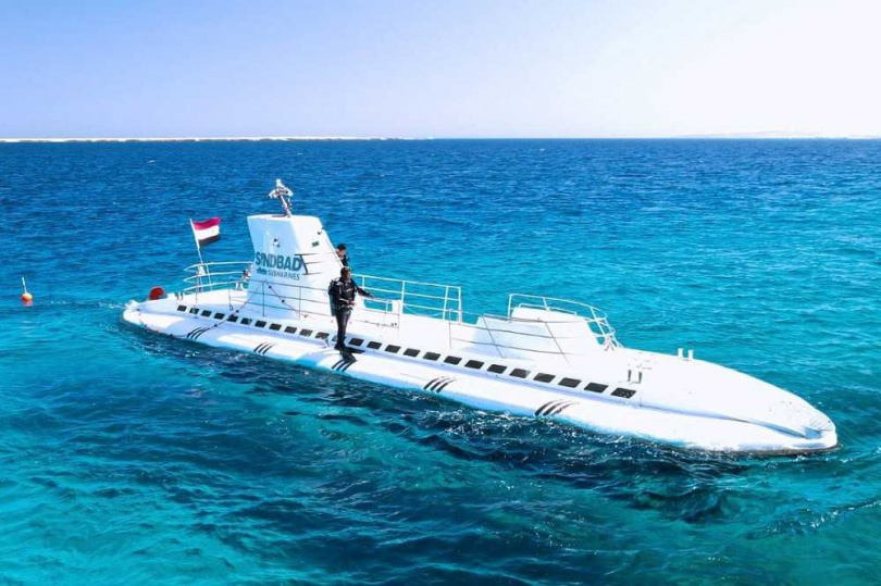 埃及觀光潛水艇27日在紅海沉沒，已造成6名旅客身亡。（圖／翻攝自X）