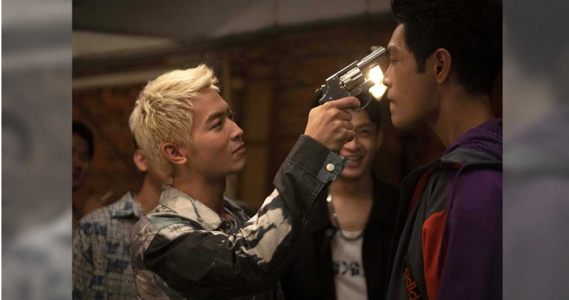 吳思賢染金髮耍壞，首次挑戰反派角色。（圖／阿榮影業）