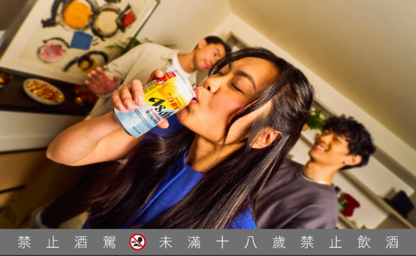 參與「ASAHI SUPER DRY 隨時隨地極泡開罐」社群挑戰，有機會贏得東京機票。（圖／ASAHI提供）