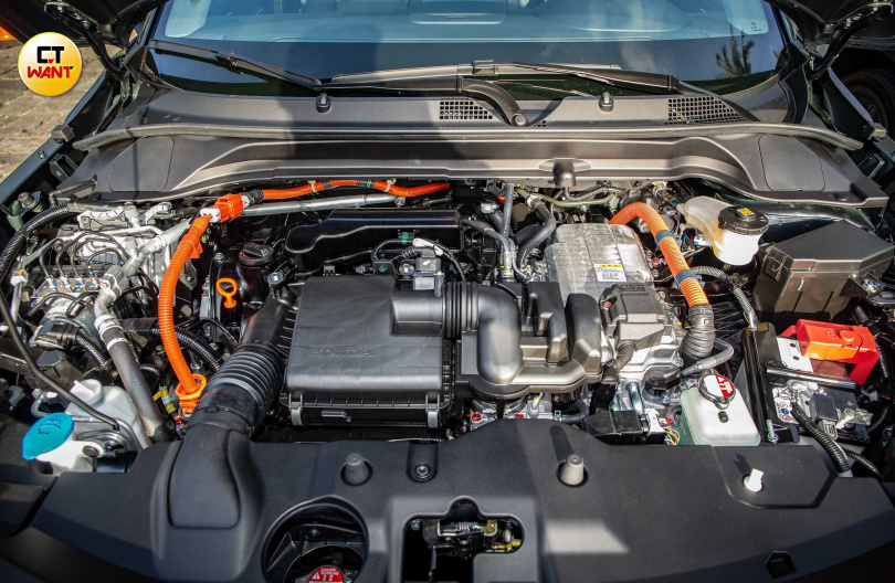 搭載1.5升Atkinson循環DOHC i-VTEC汽油引擎，結合兩具電動馬達與電力控制單元，最大綜效馬力131匹、最大綜效扭力達25.8公斤米。（圖╱黃威彬攝）