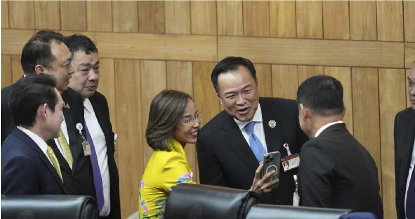 阿努汀簽署與人民黨協議，取得關鍵支持票數，成功當選總理。