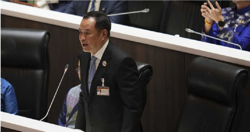 泰國政壇自貝東塔遭解除總理職務後動盪不斷，最終由保守派取得主導權。