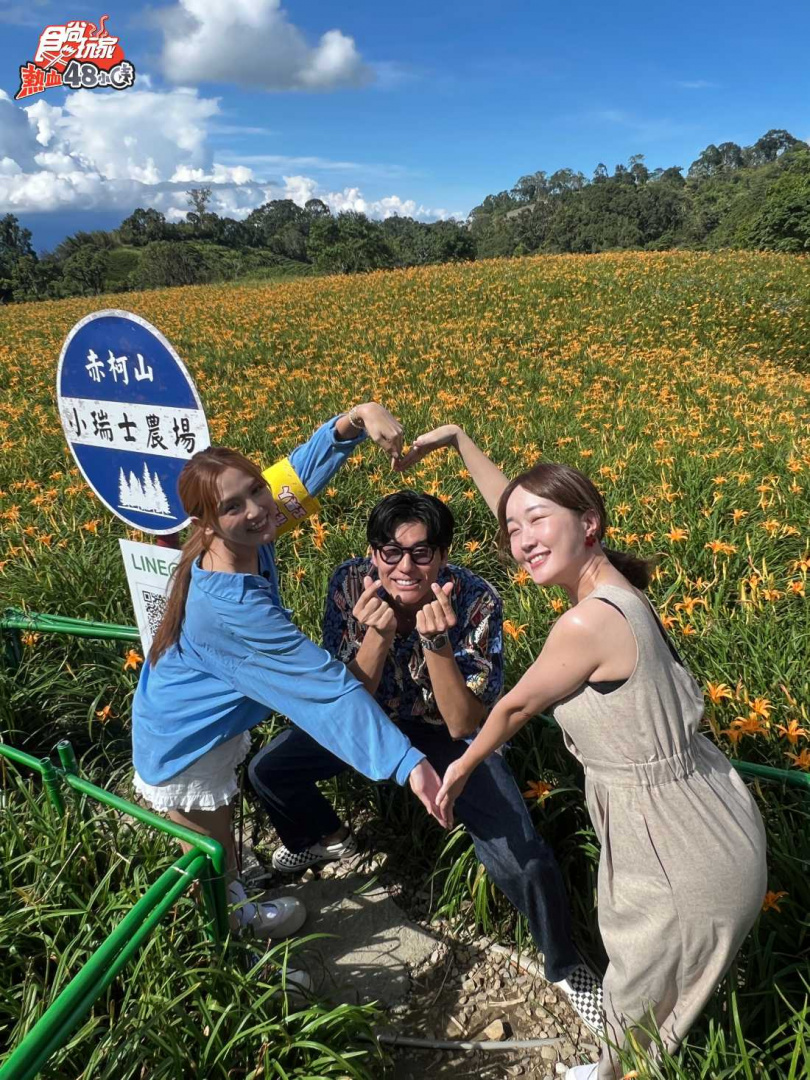 巴鈺(右)在美景下與風田即興演出。(圖/TVBS提供)