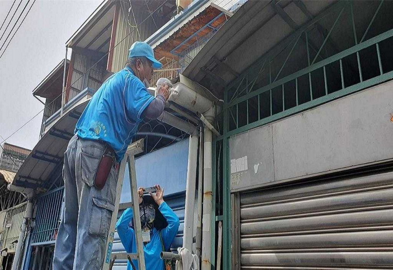 屏東縣繼9日出現縣內首例本土登革熱病例後，10日又新增1例，屏東衛生局已指示萬丹鄉公所成立鄉級緊急指揮中心，全力防堵疫情擴散。（圖／屏縣府提供）