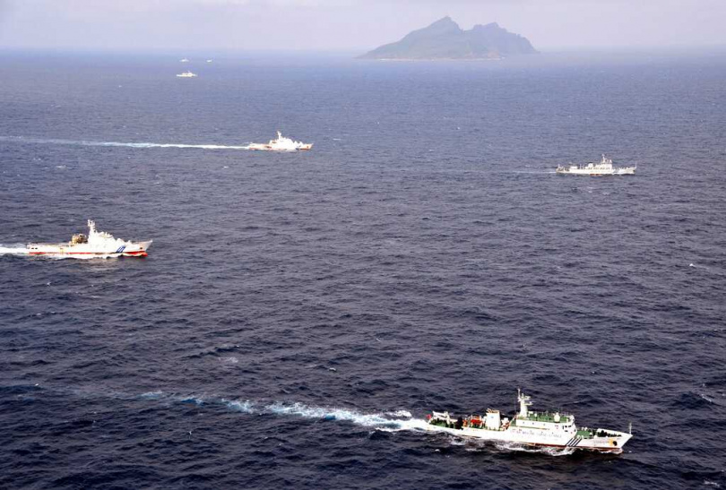 中國海警船於11月16日上午進入釣魚台（尖閣諸島）南小島周邊海域，日方巡邏船發出退去警告。