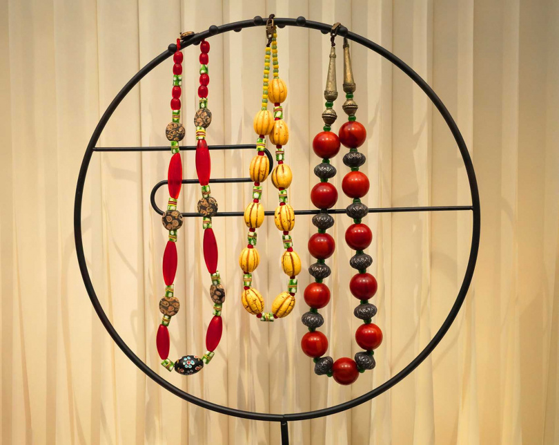 吳碧雲女士古珠新飾作品。（圖／吳德亮攝影）