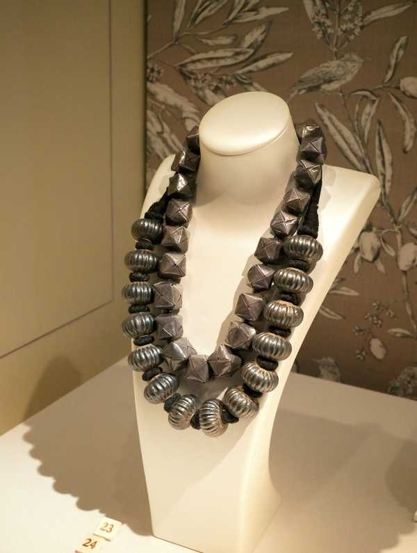 泰國銀片編珠項鍊。（圖／吳德亮攝影）