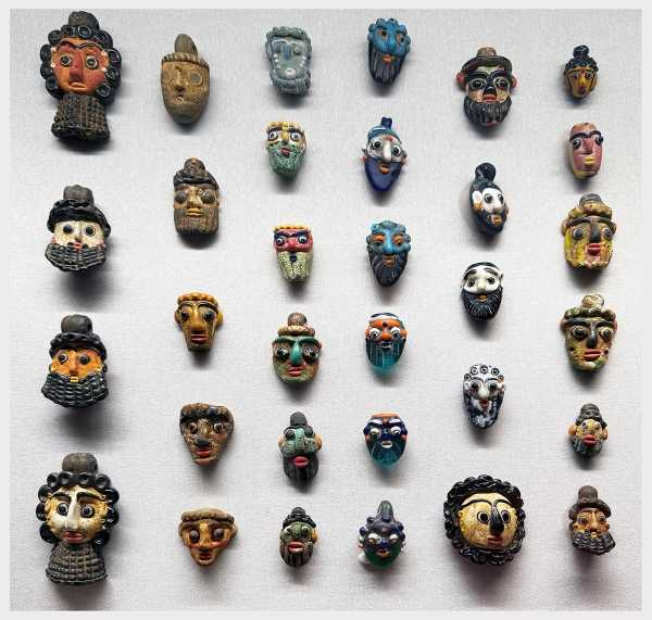 腓尼基人頭琉璃珠項鍊。（圖／吳德亮攝影）