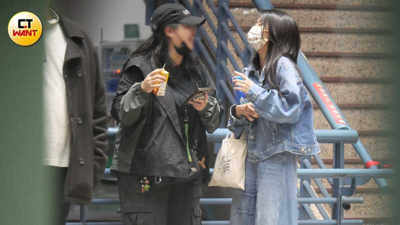 打扮低調又戴口罩的郭書瑤沒有被認出來。（圖／本刊攝影組）