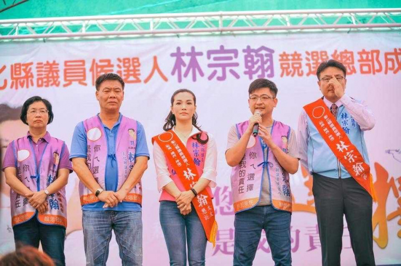 許原龍(左2)有意競逐彰化縣議會議長寶座。(圖/謝典霖臉書)