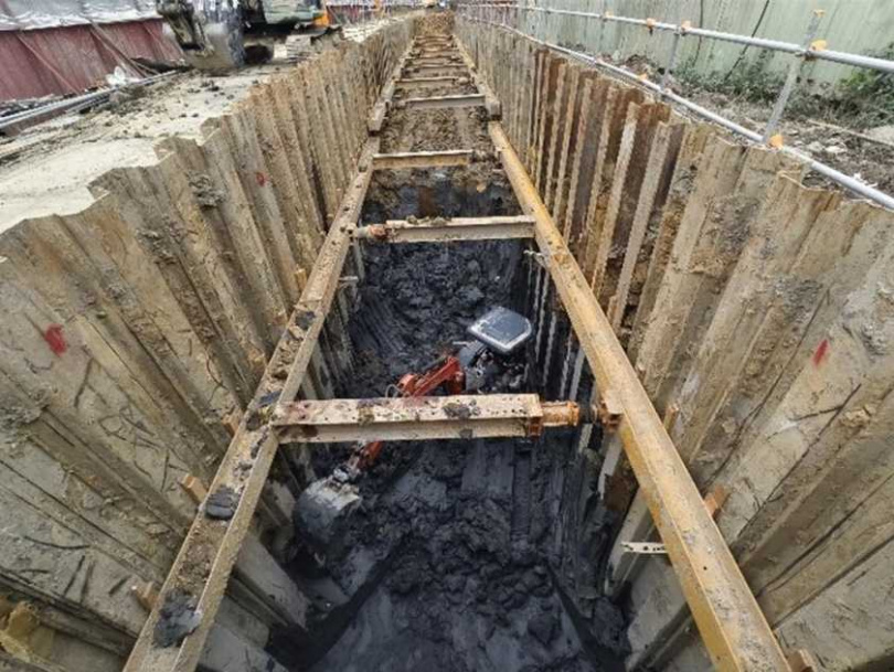 汐東線要徑工程施作雨水箱涵。（圖／新北市捷運局）