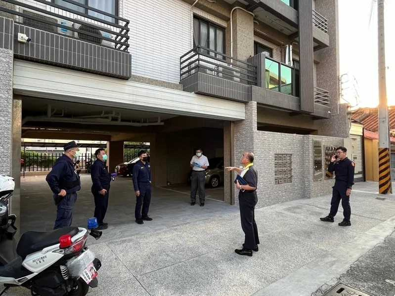 54歲侯姓男子感情糾紛砍死小16歲女友，犯後輕生警方圍起封鎖線調查現場。（圖／報系資料照）