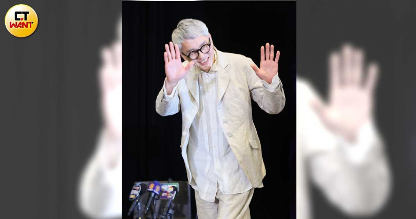 松重豐指名今晚一定要吃豆花，也想試試香葱麵包和太陽餅。（圖／林士傑攝）