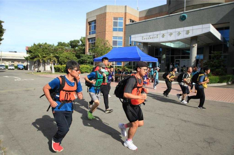 術科測驗負重跑走。（圖／林保署提供）