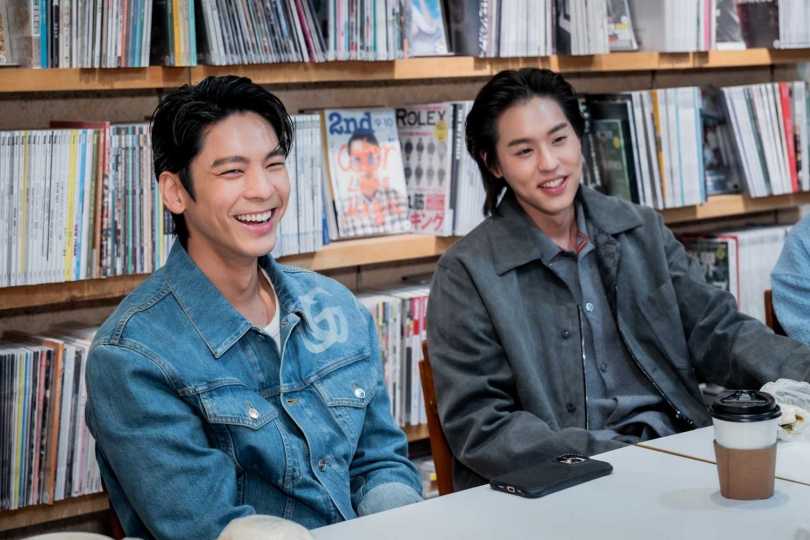 林柏宏(左)和Billkin之前就在米蘭時裝周合體過，再度見面立刻熱聊起來。（圖／金盞花大影業提供）