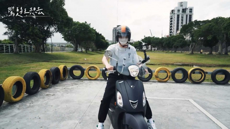 夏和熙在練習過程中不斷壓線，讓他相當崩潰。（圖／CBOOK提供）